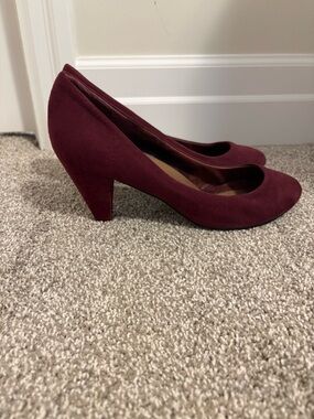 Classic Burgundy Suede Mid-Heel Pumps - Women